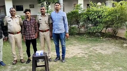पिस्टल लेकर घूम रहे बदमाश को दबोचा