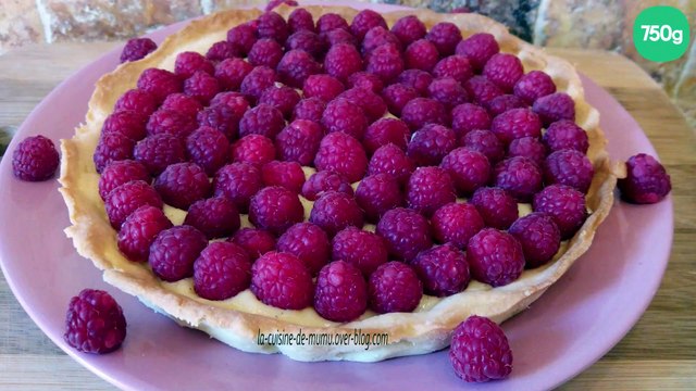 Tarte aux framboises sur sa crème diplomate