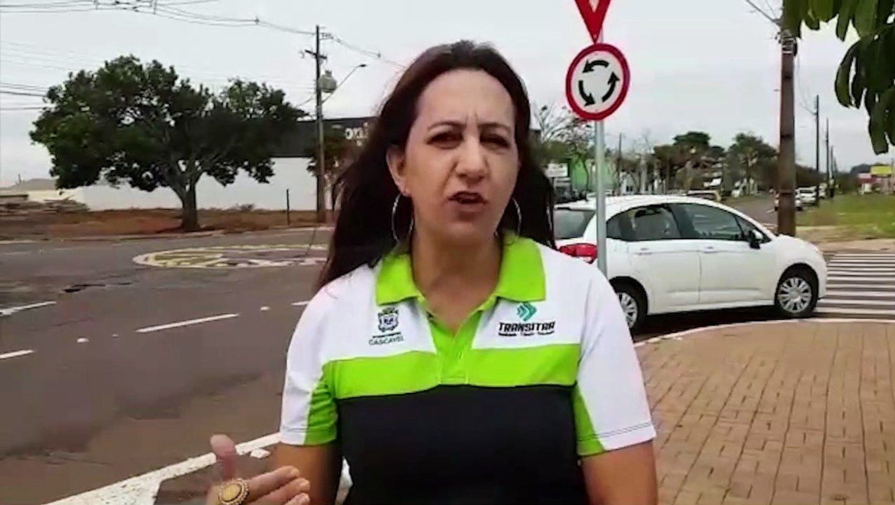 Transitar realiza ação educativa na rotatória implantada na Av. Assunção