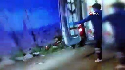 Bu kadarına da pes! Bıçaklanan gencin karşısında gülerek video çektiler