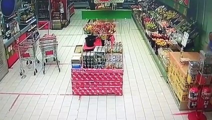 Un voleur un peu trop gourmand dans la quantité de bouteilles qu'il a voulu prendre