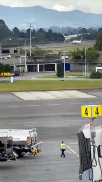 Un avion A320 fait un atterrissage d'urgence au Medellin Airport en Colombie