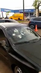 Homem destrói o próprio veículo durante blitz após ataque de fúria