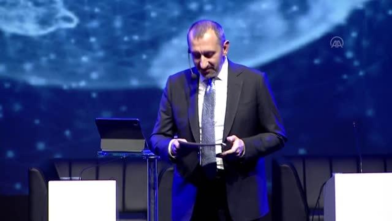 Türk Telekom Üst Yöneticisi Ümit Önal EKO İKLİM Zirvesi'nde konuştu