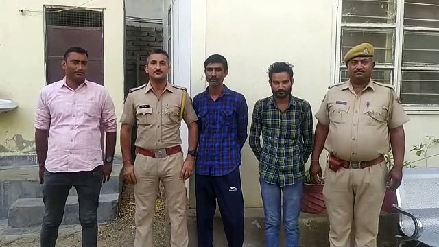 Illegal weapon : हथियारों की खेप लेकर बेचने पहुंचे दो युवक