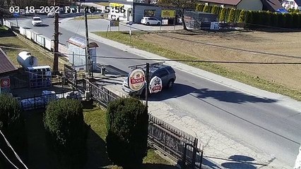 Un automobiliste montre à une auto-école comment ne surtout pas faire une marche arrière