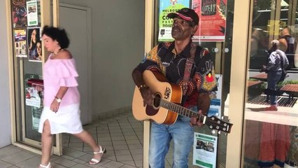 Daily Advertiser: NSW Busker on Wagga main street