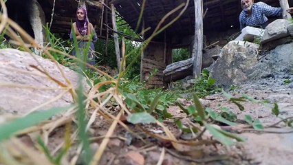 Bahçelerine düşen drone karşısında verdikleri tepkilerle yüzleri gülümseten yaşlı çift