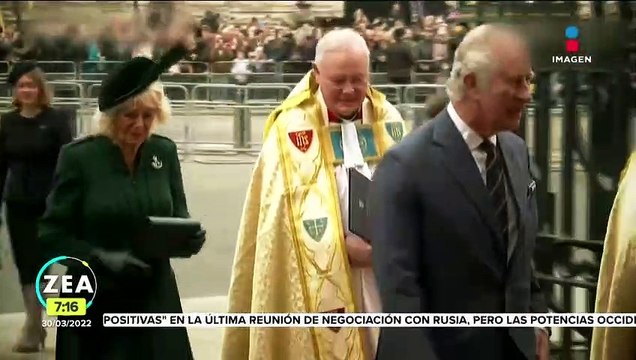 La reina Isabel II reaparece en el homenaje al duque de Edimburgo