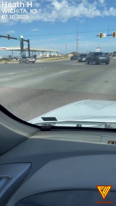 Guy Ride Electric Skateboard On The Road — WICHITA, KS | Dashcam | Caught On Camera | Footage Show