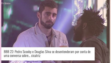 'BBB 22': Douglas Silva e Pedro Scooby trocam xingamentos em discussão na piscina. 'Idiota'