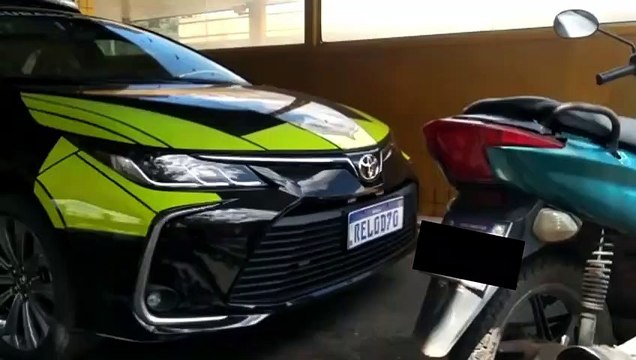 Detran-DF apreende moto que estava circulando com placa feita de papelão, em Águas Claras