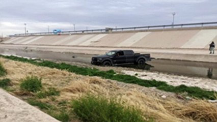 Intenta cruzar en su camioneta por el Río Bravo y lo detinene acusado de asesinato
