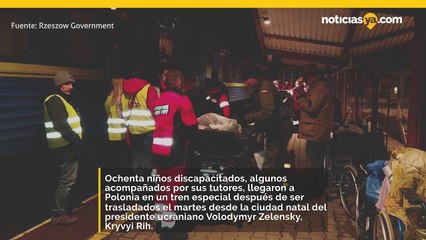 Ochenta niños discapacitados, algunos acompañados de sus tutores, han llegado a Polonia en un tren especial tras ser trasladados desde Ucrania