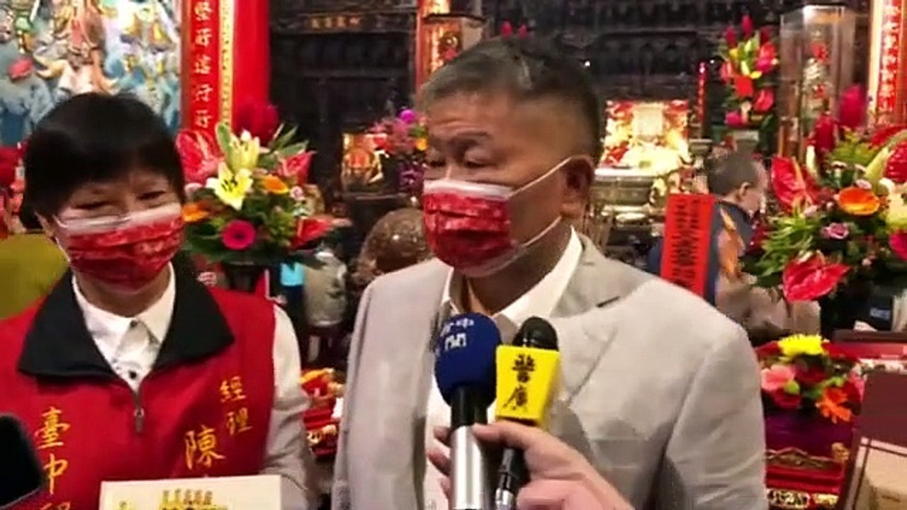 台中郵局限量發行4000冊 過火祈福「媽祖金箔立體郵冊」