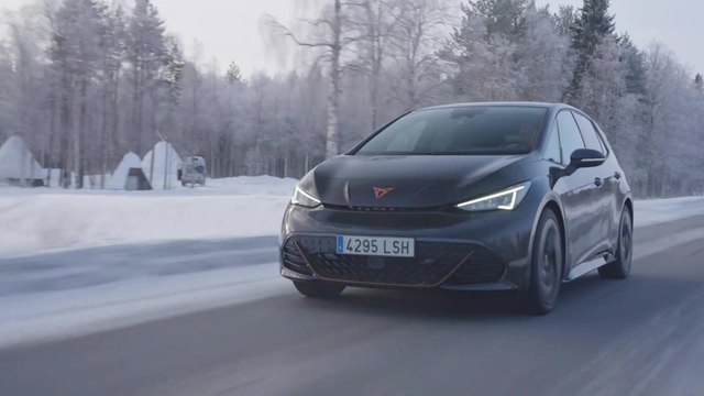 CUPRA Born in Quasar Grey Snow Experience