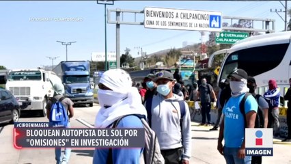 Normalistas de Ayotzinapa bloquearon autopista del Sol tras informe del GIEI