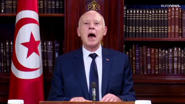 Кризис в Тунисе: президент объявил о роспуске парламента