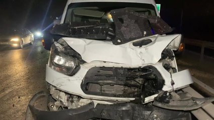 Zincirleme trafik kazası: 3 araç birbirine girdi