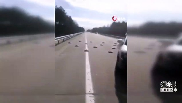 Yola döşenen mayınların üzerinden geçtiler