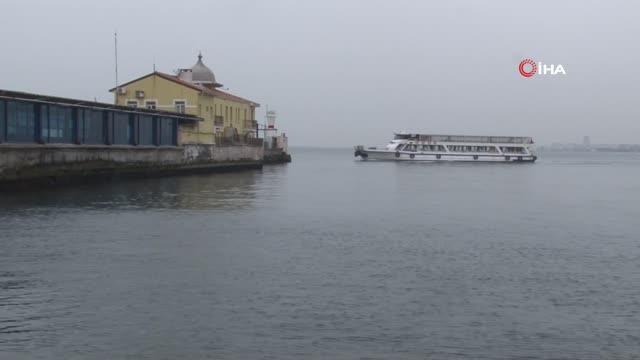 İzmir'de, deniz çekilmesi nedeniyle deniz ulaşımında yaşanan aksama sona erdi