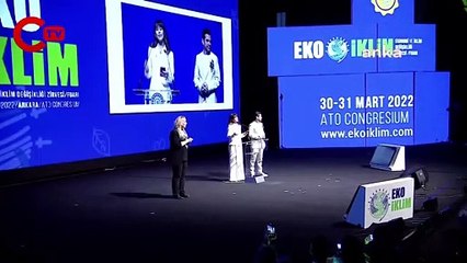 Beren Saat ve Kenan Doğulu'un sözleri geceye damgasını vurdu