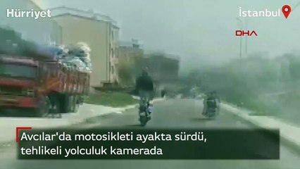 Avcılar'da motosikleti ayakta sürdü, tehlikeli yolculuk kamerada