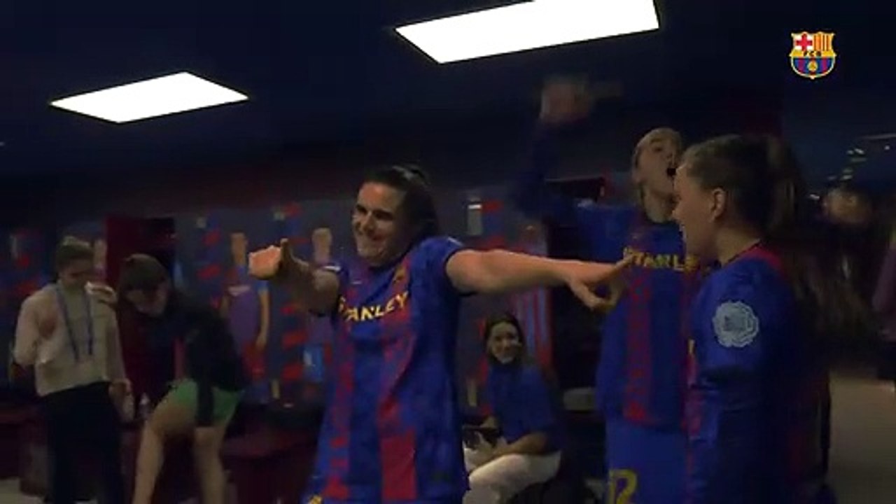 La celebración de las jugadoras del Barça en el vestuario tras el clásico histórico / FCB