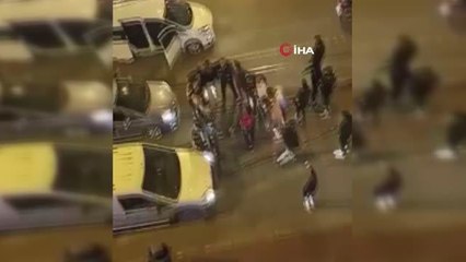 Yolu trafiğe tek yönlü kapattılar, askere giden genci havaya böyle attılar