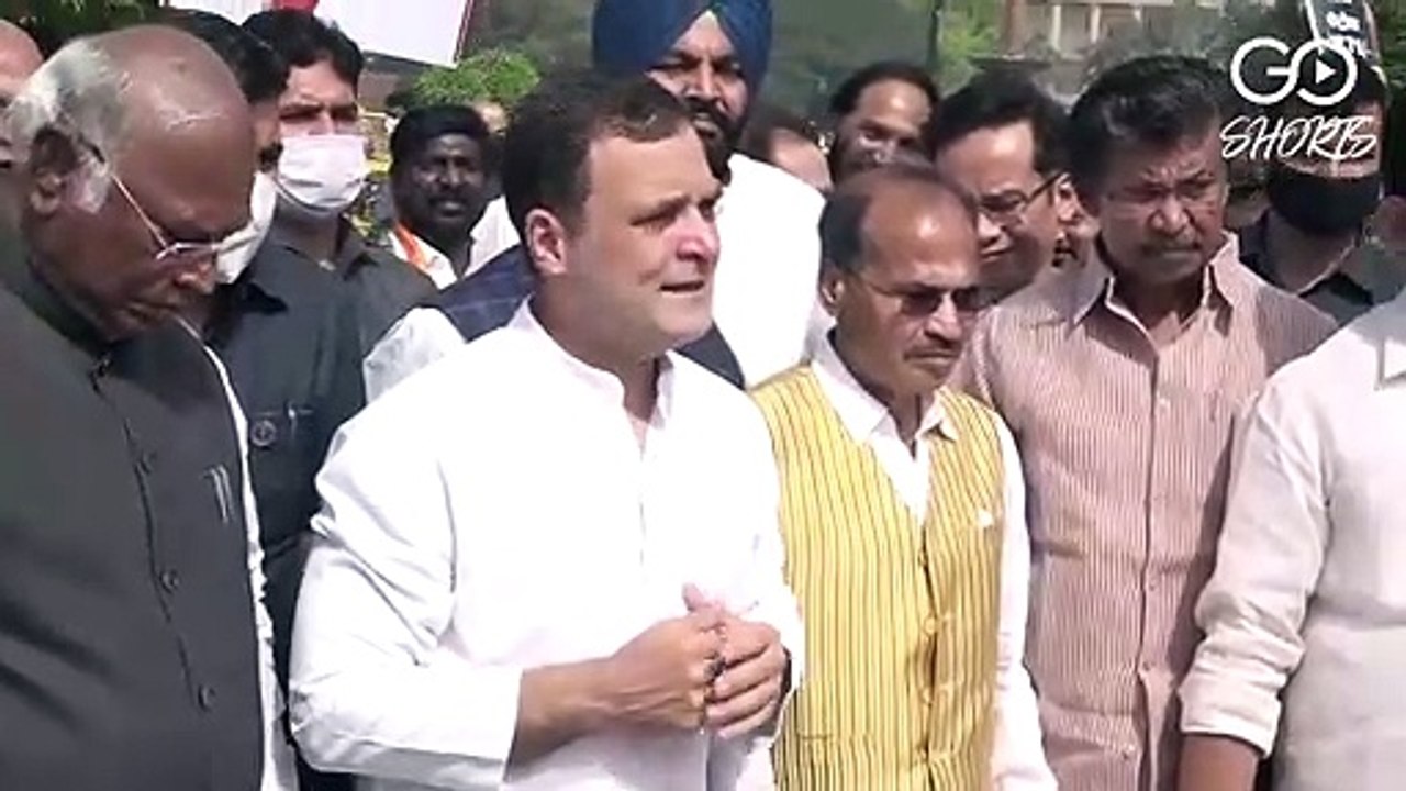 ईंधन की बढ़ती कीमतों के खिलाफ राहुल गांधी ने दिल्ली में किया विरोध प्रदर्शन