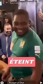 Un supporter camerounais se fait chambrer par les supporters algériens et met la plus grosse clim de l'histoire