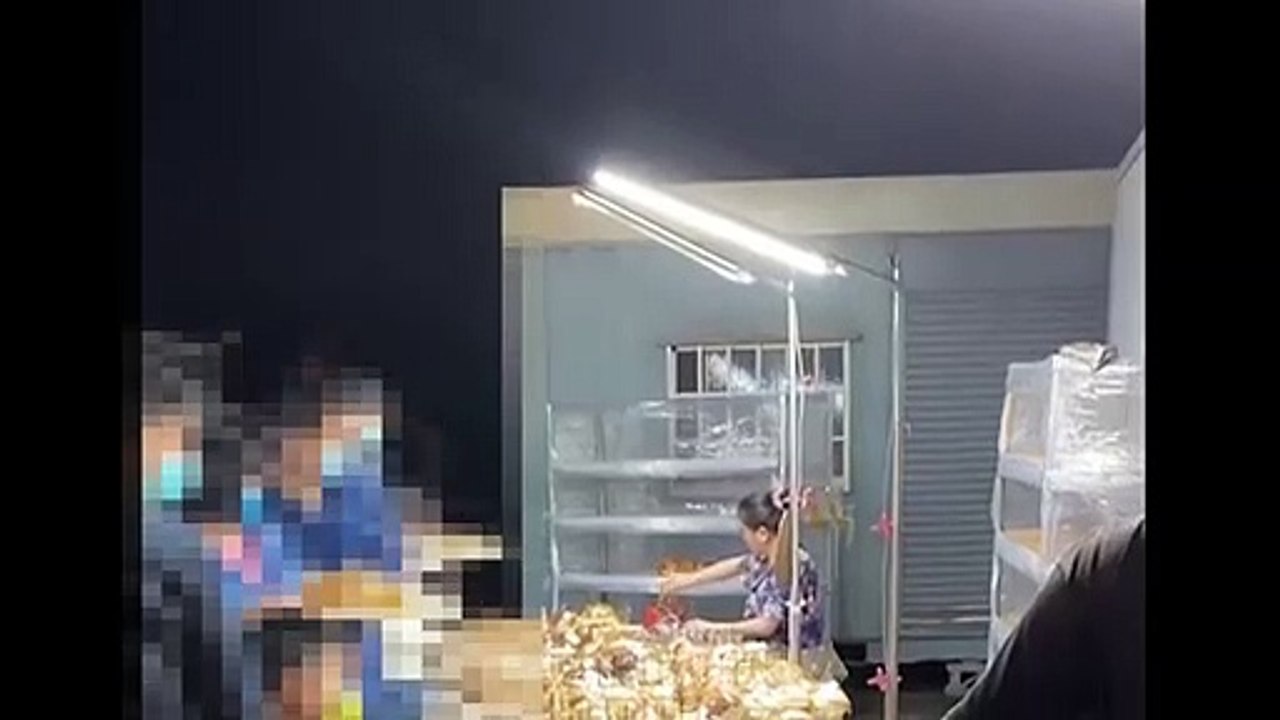 麵包商無罩「這一吹」目擊者怒PO影片 網嚇壞：客人超多