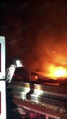 Otro ángulo del voraz incendio que consumió parte del mercado Libertad