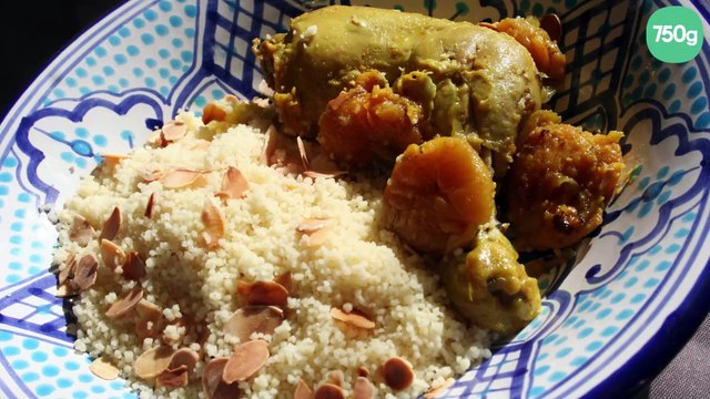 Tajine de poulet aux abricots et semoule aux amandes