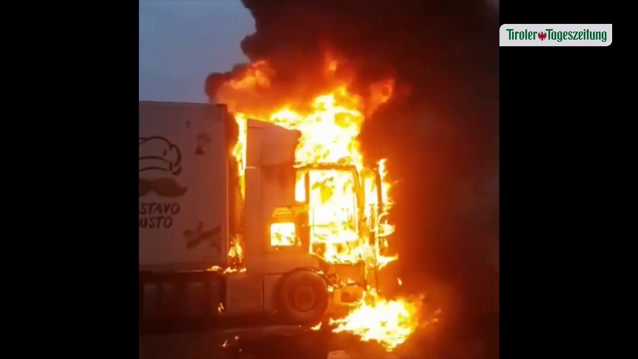 Lkw brannte auf Inntalautobahn bei Langkampfen aus
