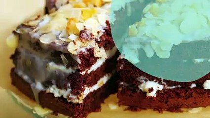 Gâteau au chocolat, crème et amandes