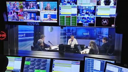 En Charente-Maritime, Macron combat «avec force» Le Pen et Zemmour, «mais ne les banalise pas»