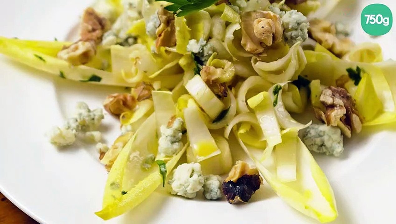 Salade sucrée-salée au roquefort et sa vinaigrette au miel