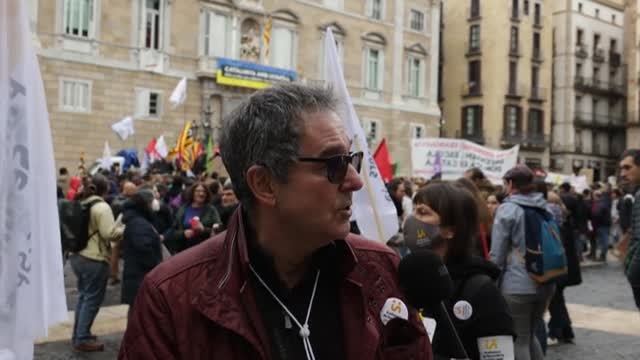 Manifestación multitudinaria de los profesores en Barcelona