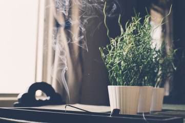 The way your home smells reflects who you are, according to Americans