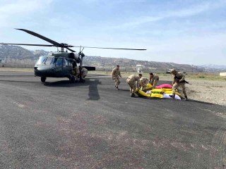 Üreticinin imdadına jandarma yetişti: Yemler helikopter ile ulaştırıldı