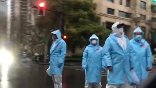 El gobierno chino opta por vallar urbanizaciones enteras para contener la propagación de ómicron