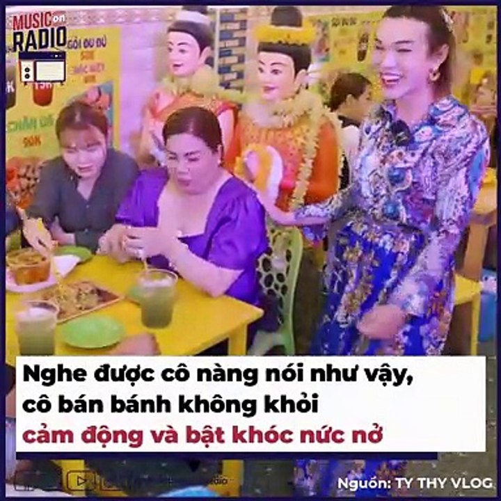 Ty Thy mua cả chiếc xe bánh da lợn khiến cô bán hàng bật khóc | Điện Ảnh Net