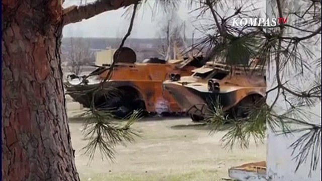Potret Bangkai Alat Militer yang Hancur di Dekat Kyiv Ukraina