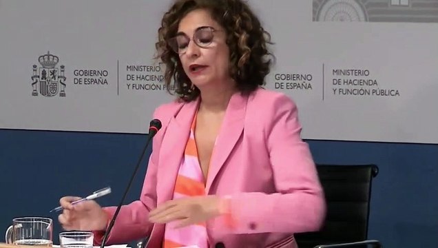 Montero dice que está en condiciones de bajar el déficit al 5% este año