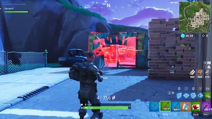 下载视频: Fortnite : un Pistolet Mitrailleur à Tambour ravageur sur les murs