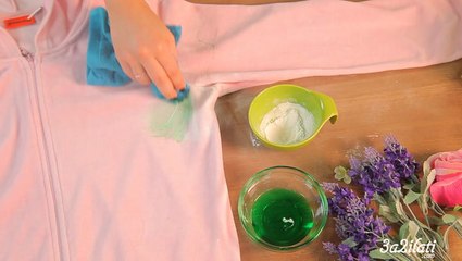 إزالة بقع الزيت عن الملابس باستخدام بيكربونات الصودا