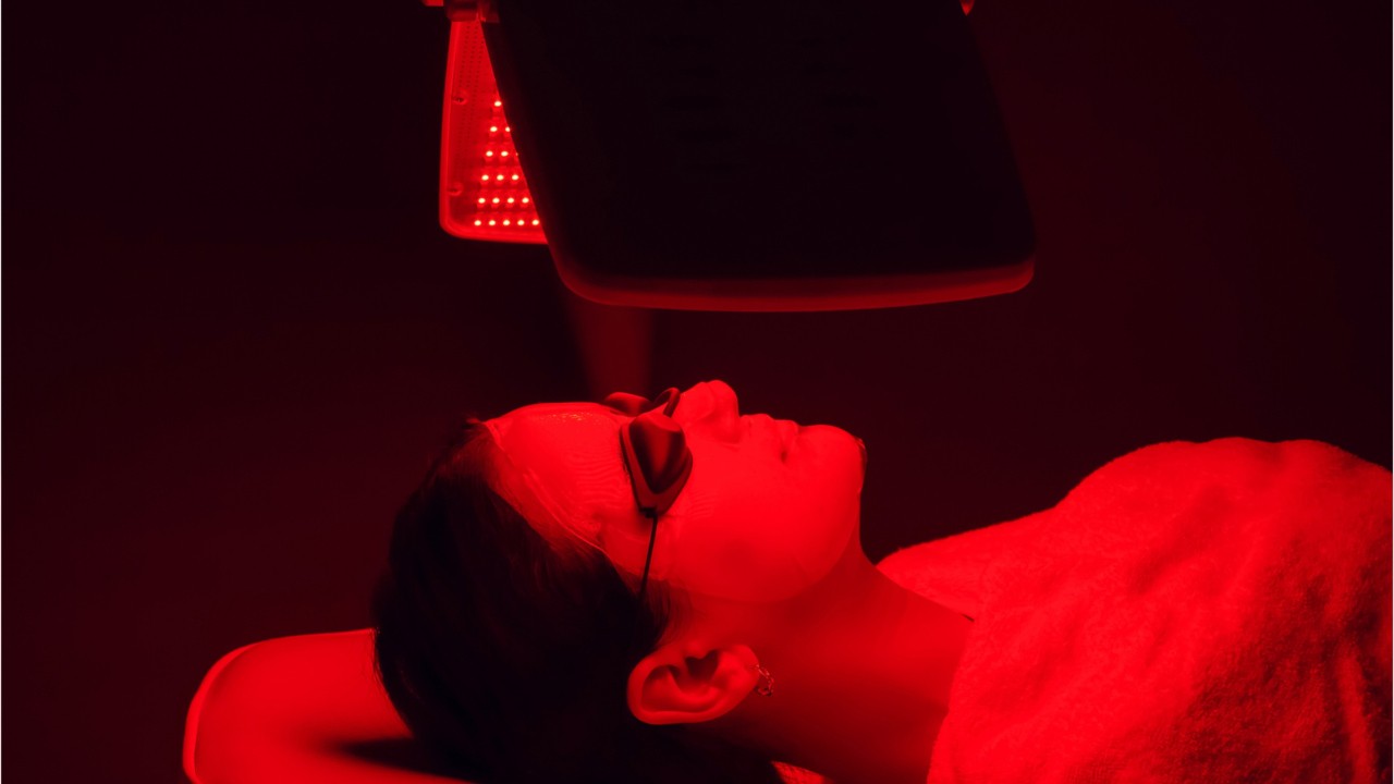 Thérapie à la lumière rouge : le soin pour la peau révolutionnaire à tester  illico : Femme Actuelle Le MAG