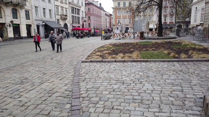 Leopoli in bilico tra la voglia di normalità e la guerra