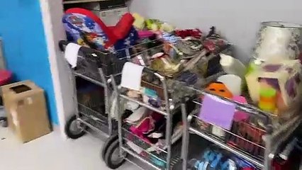 Triage à la friperie Entraide  de Mercier
